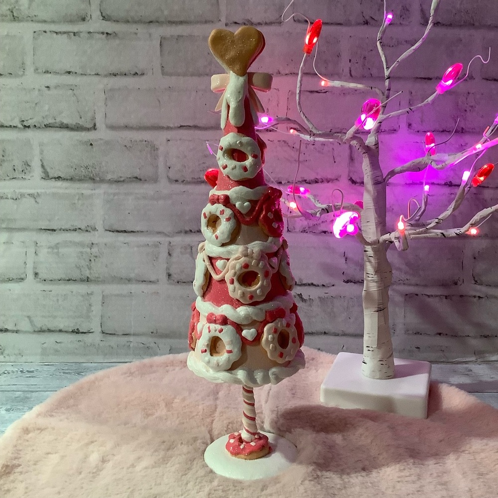 LOVE AND CUPCAKES 13.25in Gingerbread Donuts Tree